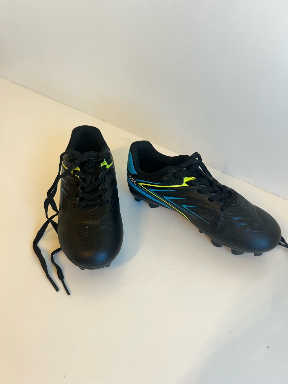 DSG Black Kids Soccer Cleats Size 13